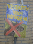 908028 Afbeelding het geschilderde bord 'VERBODEN VOOR HONDEN' op het Minervaplein te Utrecht.